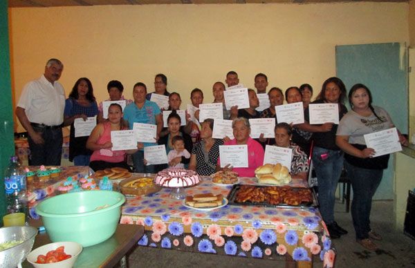 Curso de panadería beneficia en Saltillo