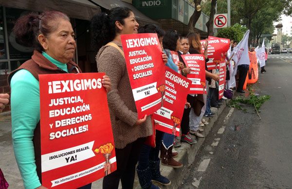 Continúan antorchistas del país demandando justicia en Segob