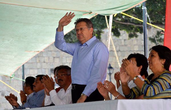 Tolentino Román imparte conferencia magistral ante 5 mil antorchistas de Oaxaca