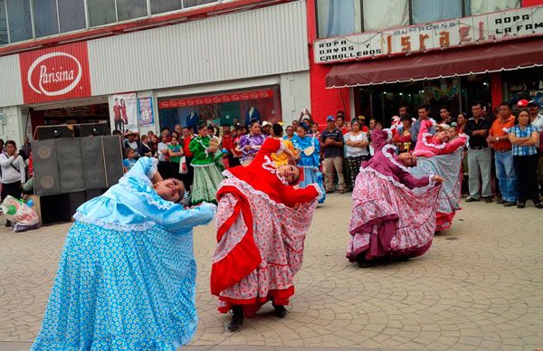 Habitantes de Apizaco se suman a protesta cultural contra la injusticia