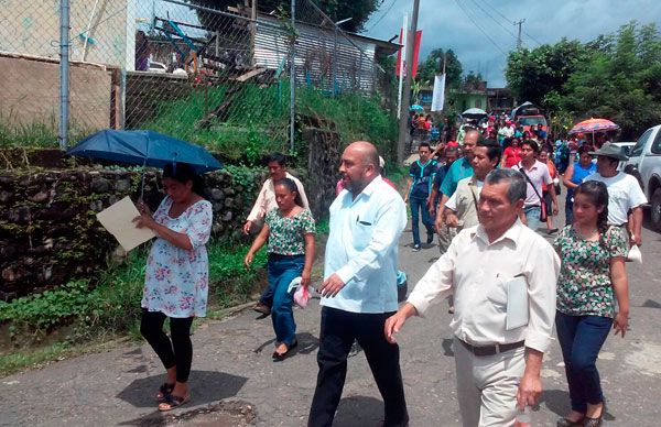 Pavimentan 3 calles por más de 2 millones de pesos 