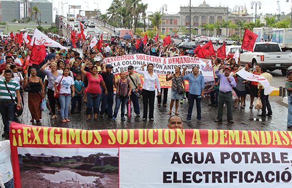 Marchan antorchistas por nula respuesta del alcalde del Puerto de Veracruz