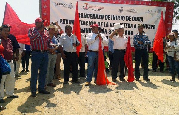 Antorchistas conectan Nahuapa, Tomatlán  con Carretera federal  200 Puerto Vallarta-Barra de Navidad