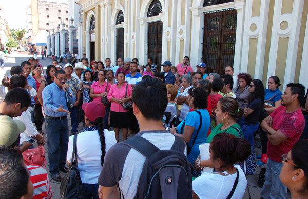 Exigen frenar represión en contra de profesores colimenses 