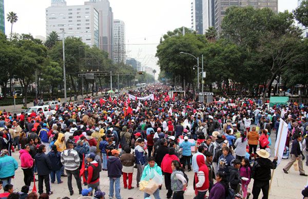 Más de 100 mil antorchistas marcharon en el D.F.