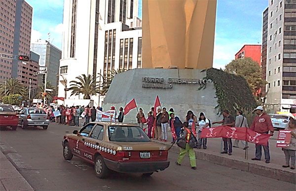 Por novena vez michoacanos hacen cadena humana por justicia en el DF 