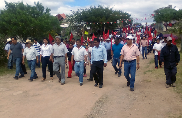 Inicia Antorcha construcción de la unidad deportiva Miguel Cruz José  en Huajuapan 