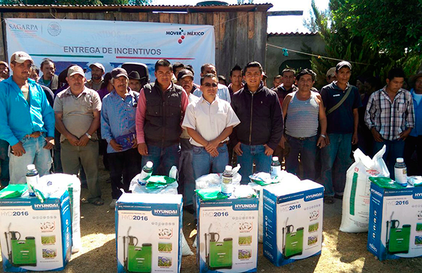 Campesinos de la Sierra Sur reciben Incentivos