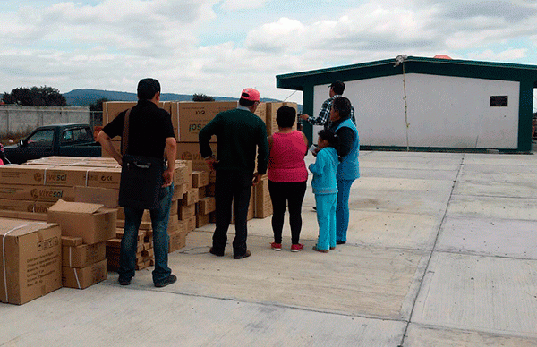 Antorchistas de Atltzayanca reciben calentadores solares