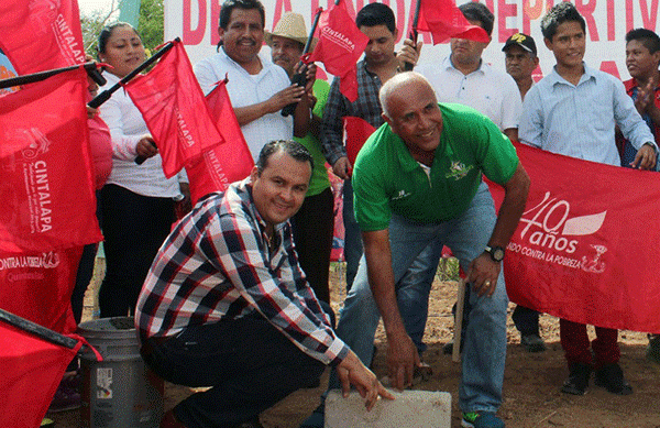 Colocan la primera piedra de la Unidad Deportiva La Antorcha