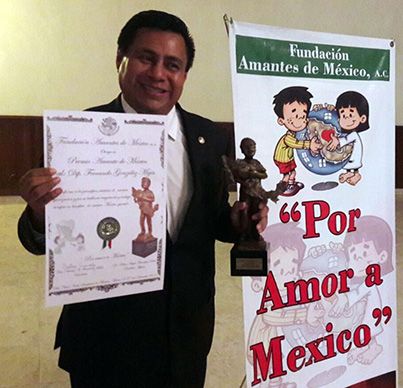 Otorgan galardón Amante de México a diputado local Antorchista