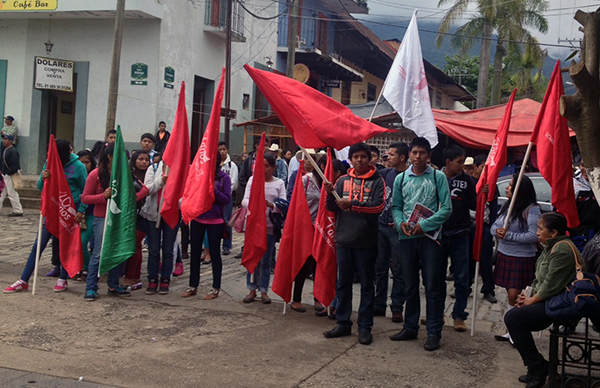 Estudiantes son agredidos verbalmente por funcionario municipal de Xilitla