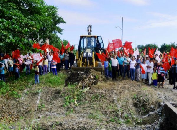 Iniciá construcción de un puente que benefiara a más de 900 familias