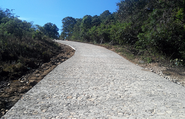 Despiden en Talpa el año 2015 con avances en pavimentación de carretera al Desmoronado