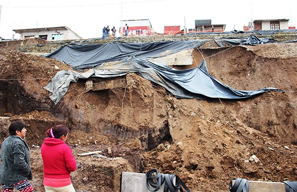 En peligro de un nuevo desbordamiento, familias de la Margarita Morán Véliz de Xalapa