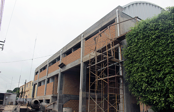 Avanza la construcción del mercado municipal de Soteapan