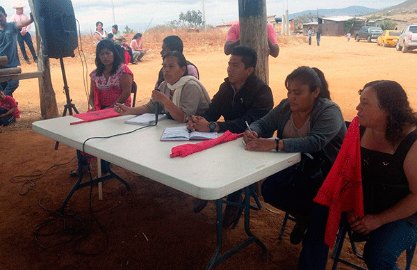 Antorcha ilumina localidades de Miahuatlán 