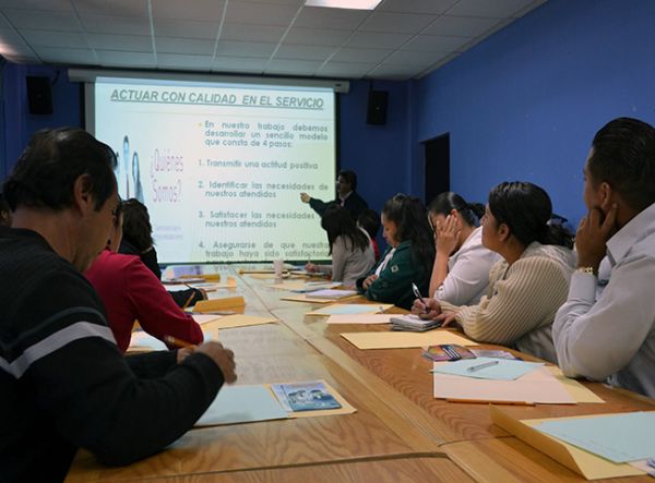 Impulsan capacitación para servidores públicos