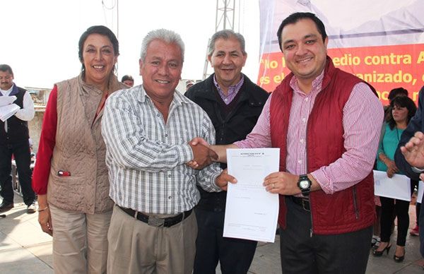 Antorcha inaugura obras y entrega de escrituras en colonia de Xalapa