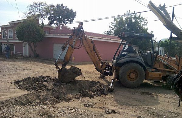 Pavimentación de la calle Mina Plomosa lleva un 60avance