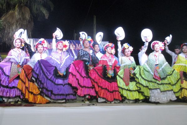  Grupos culturales de Antorcha del sur de Veracruz  logran recursos para vestuario