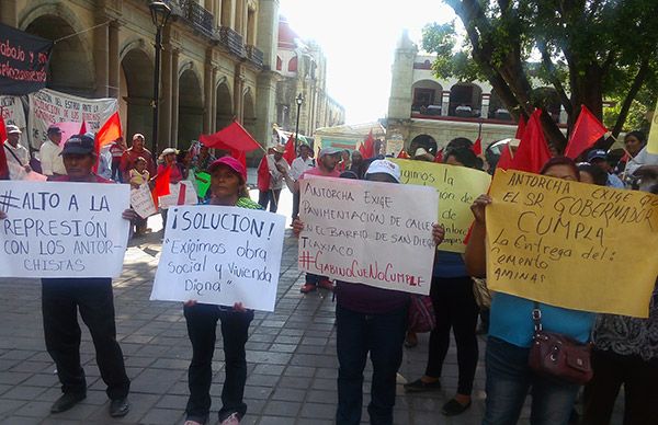 Ante oídos sordos de Gabino Cué, antorchistas continúan protesta 