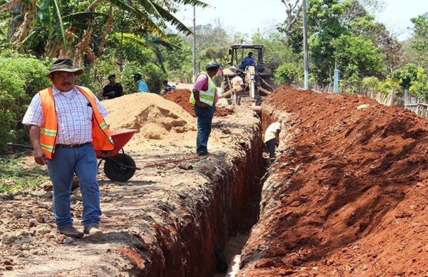 Avanza la construcción del drenaje sanitario en Soteapan