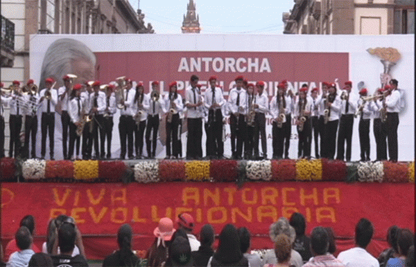 La Banda musicalizada del Colegio de Bachilleres de  Maravatío se presentó ante 30 mil personas en Morelia