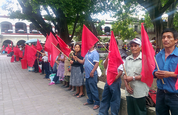 Antorchistas cumplen siete días de protesta en el Zócalo de la capital 