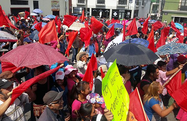 Porque Eleazar es incumplido y represor, marcha- plantón en Pachuca