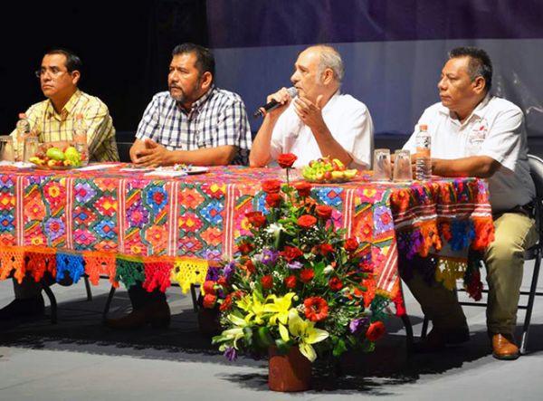 Juan Celis Imparte conferencia ante líderes de Guerrero