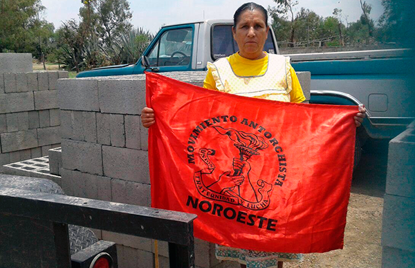 Antorchistas reciben apoyos para mejorar sus viviendas