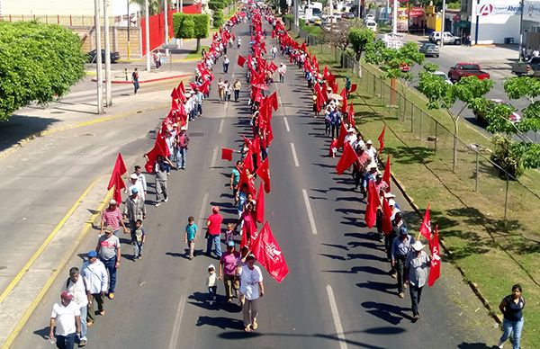 Marchan nayaritas para pedir pronta solución a sus demandas 