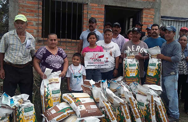 Otorgan apoyo a pequeños productores de Talpa de Allende