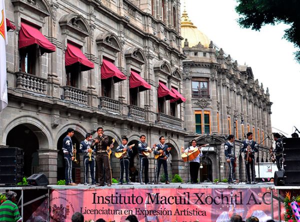 Deleita Instituto Macuil Xóchitl a capitalinos