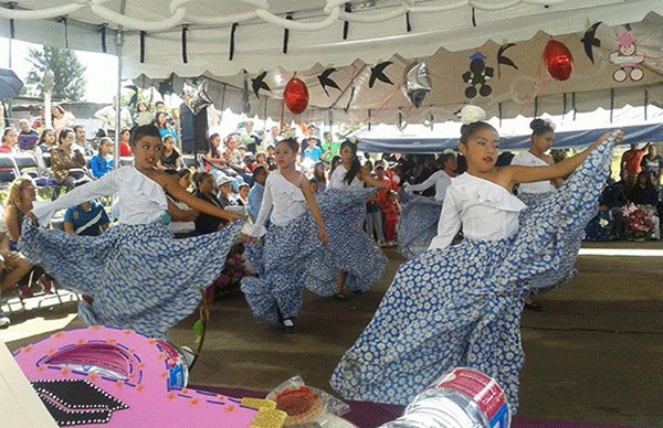 Reconocen a tres escuelas de Uruapan por cumplir calendario escolar