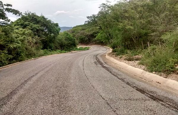 Avanza modernización de carretera en Tuxcacuesco