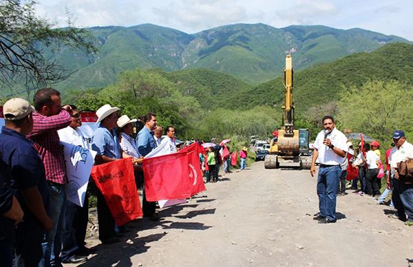 Arranca modernización de carretera Zapotitlán de Vadillo