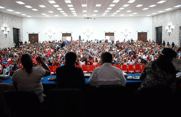 Un millar de líderes populares estudian la sociedad, en Morelia