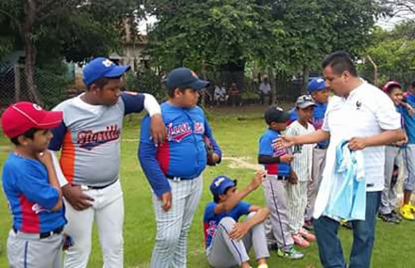 Antorcha apoya al deporte en Arriaga