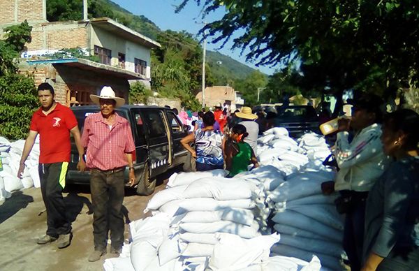  Logra Antorcha insumo agrícola para campesinos de La Ciénega