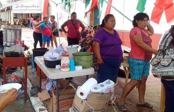 Ocho días en plantón frente al palacio municipal de Bacalar  