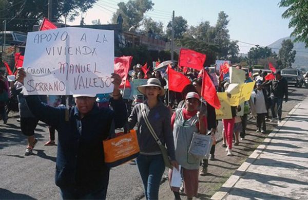 Antorchistas se manifiestan por las calles de la ciudad de Valle de Santiago