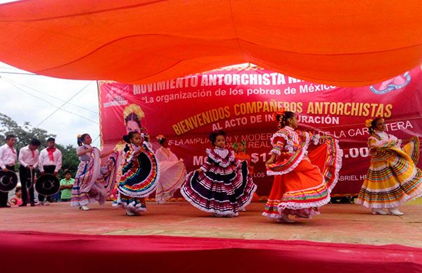  Inauguran obra carretera en el Istmo