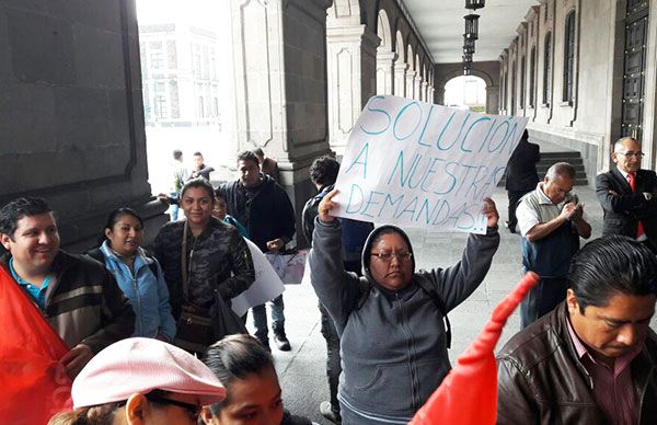 Ante falta de infraestructura educativa se manifiestan maestros del Edomex