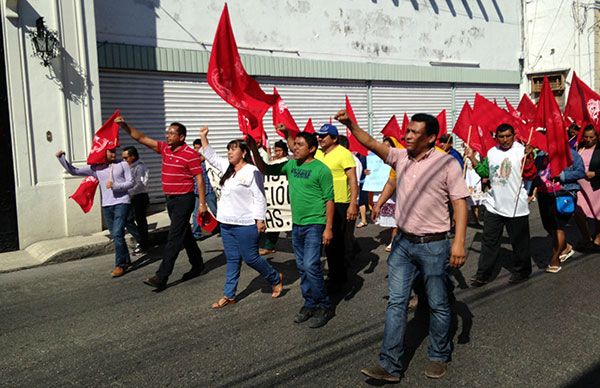 Marcha-mitín por desatención del gobierno a demandas de familias yucatecas 