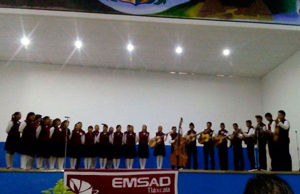  Destacan estudiantes en Concurso de Canto y Rondalla