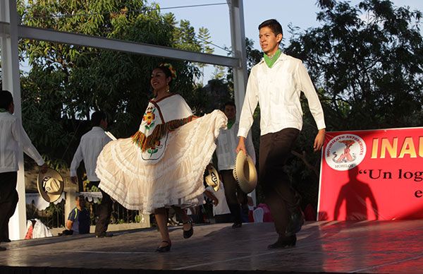 Inauguración de techumbre en Tlalayo 