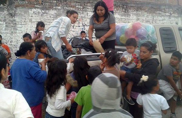 Visitan Reyes Magos a niños de colonias marginadas 