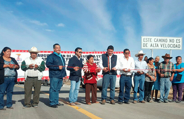 Inauguran en San Gabriel obra carretera gestionada por Antorcha